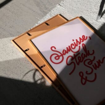 affiche studio topo Saucisse speck and sun