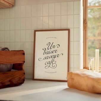Un baiser saveur café affiche calligraphique
