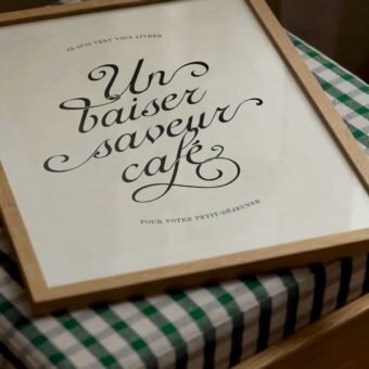 Un baiser saveur café affiche calligraphique