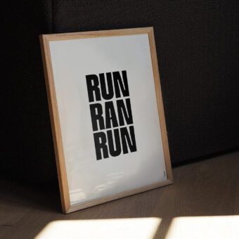 affiche RUN RAN RUN minimaliste