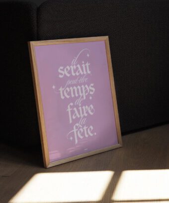 Il serait temps de faire la fête affiche rose