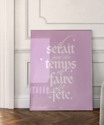 Il serait temps de faire la fête affiche rose Il serait temps de faire la fête affiche rose