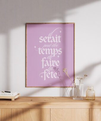 Il serait temps de faire la fête affiche rose Il serait temps de faire la fête affiche rose